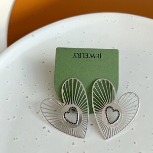 莫里里耳钉简约高级感锆石爱心耳钉2025新款耳饰