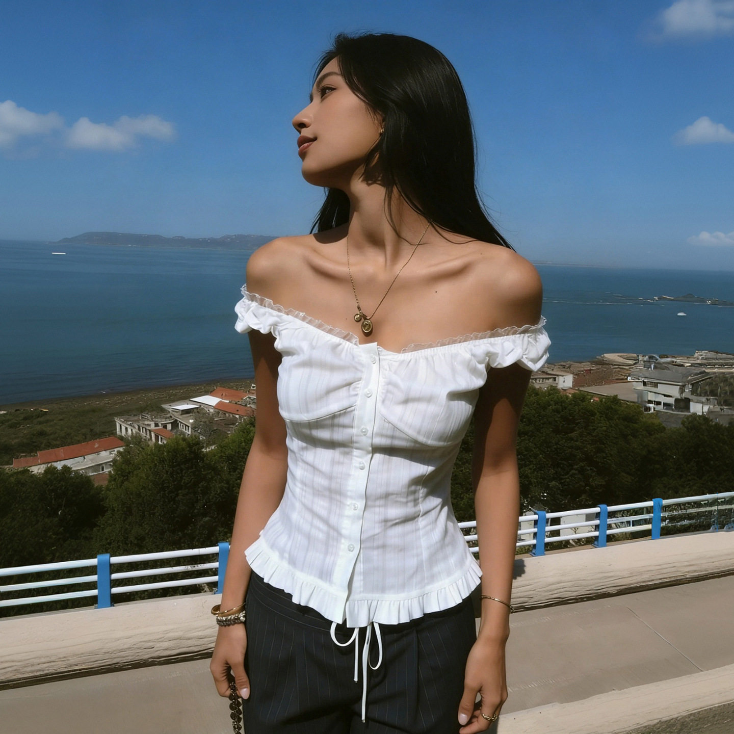 法式纯欲少女甜美风蕾丝花边一字肩上衣排扣收腰显瘦修身辣妹衬衫