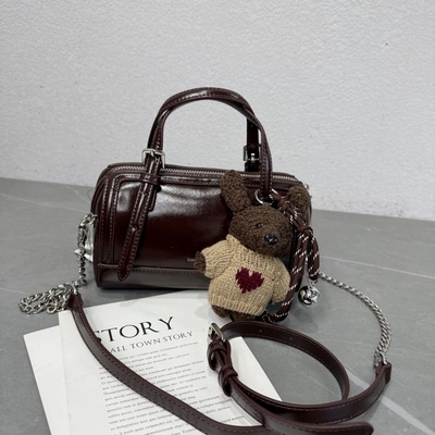 复古质感油蜡皮保龄球手提包2025新款百搭时尚迷你枕头包斜挎包女