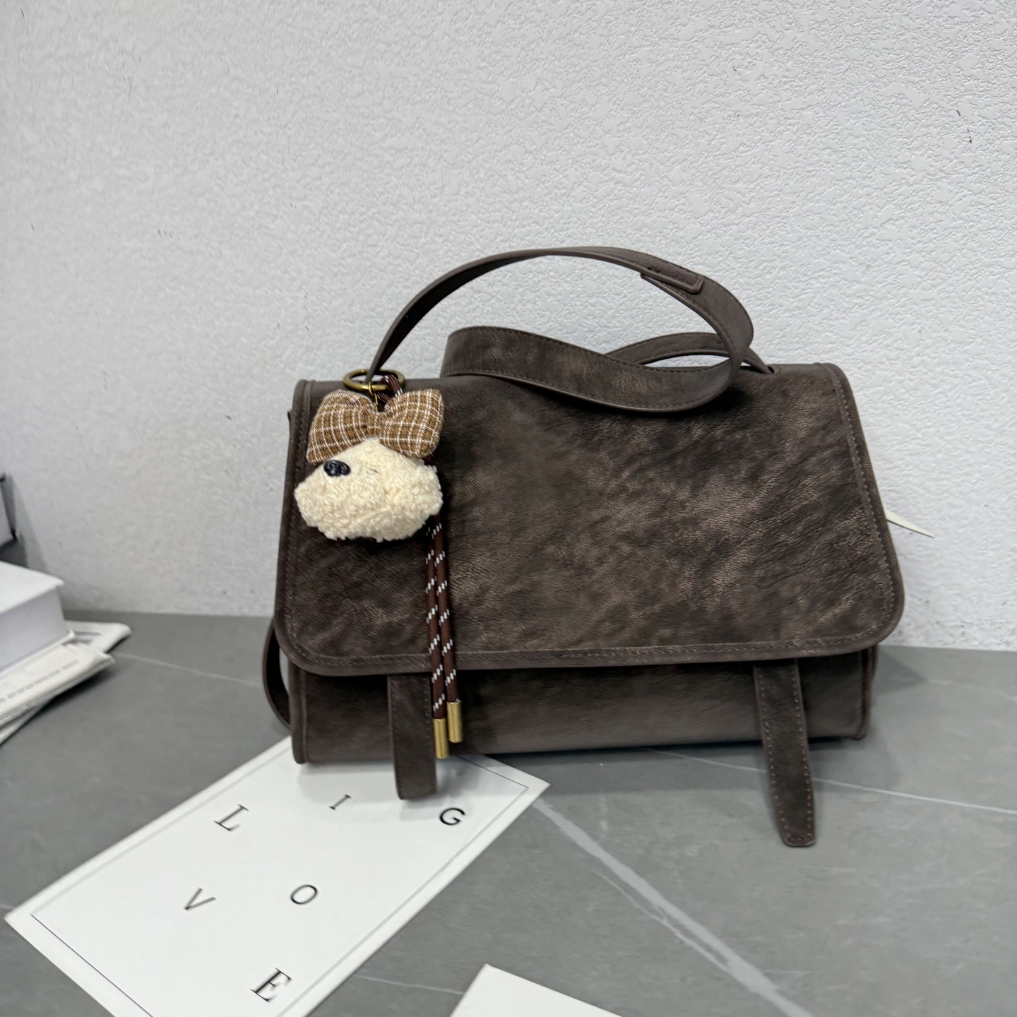 小众复古质感时尚学院风邮差包2025新款简约百搭通勤单肩斜挎包女