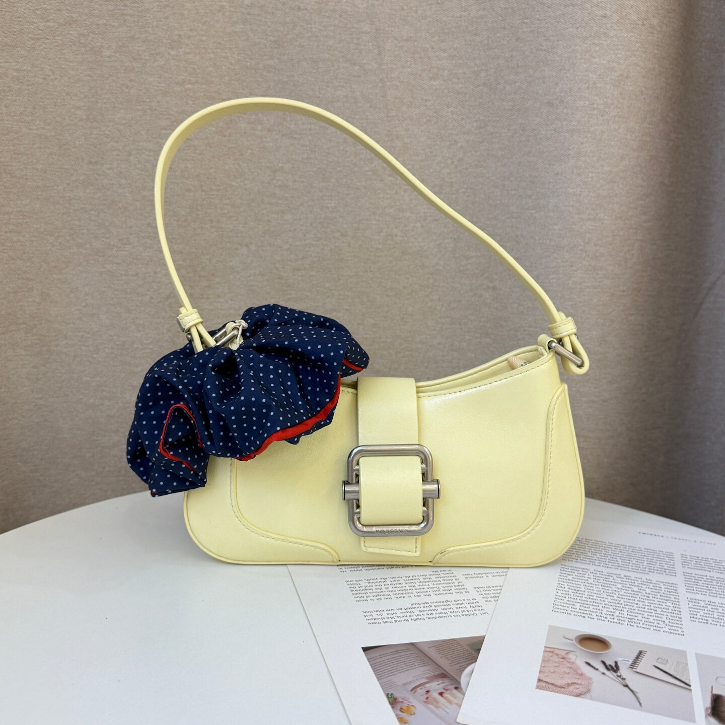 可彼娜韩版小众质感皮带扣腋下包2026新款百搭时尚法棍包斜挎包女