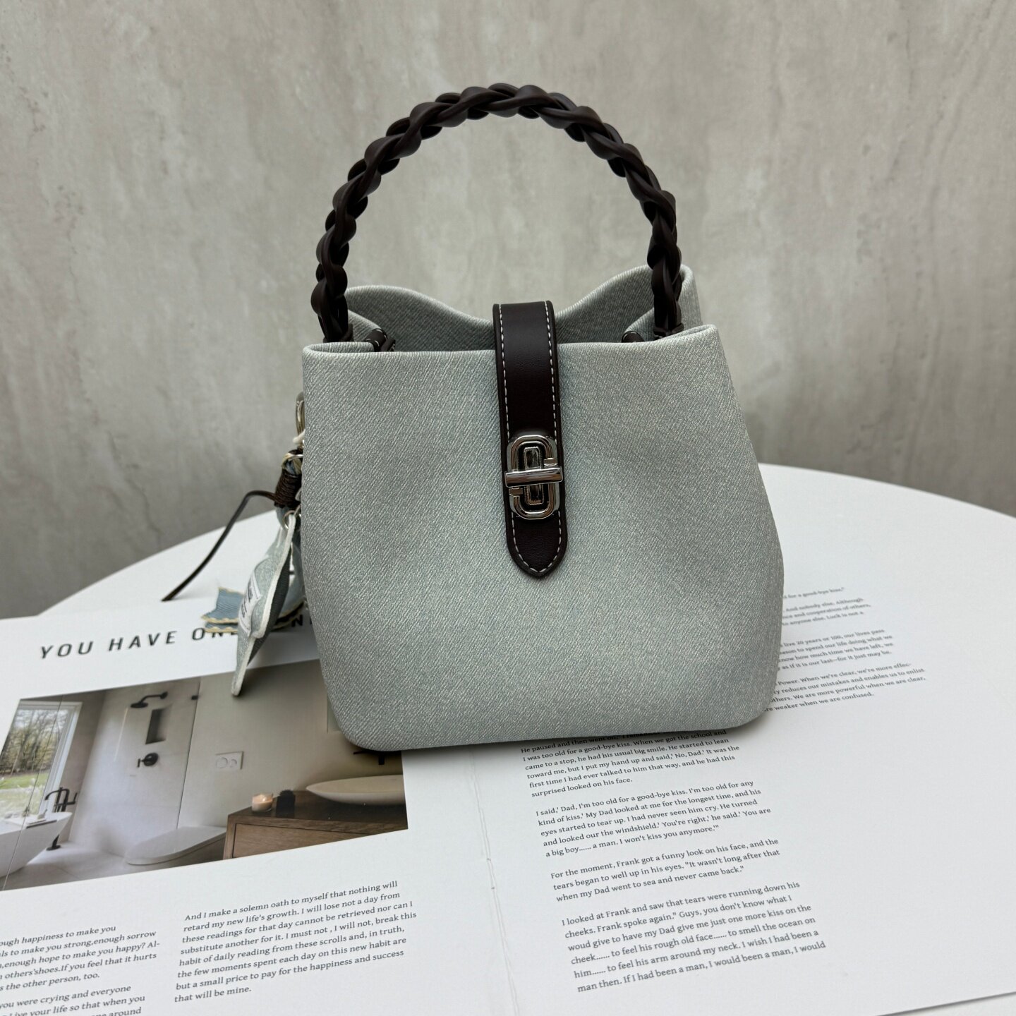 小众复古质感编织手提水桶包2026新款百搭时尚皮带扣单肩斜挎包女