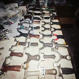 快压弹弓不锈钢龙齿弹弓夹片树脂不锈钢热销钛合金弹弓货源裸弓