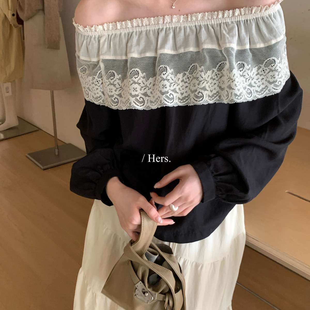 Hers-早秋上新复古简约日常蕾丝拼接可一字领小衫小众小衫)66726