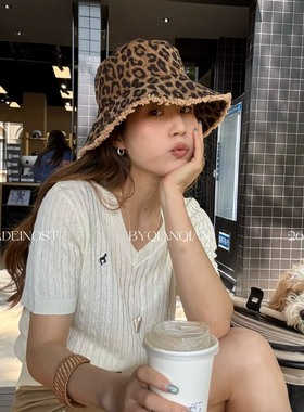 MADEIN OST-26年夏上新35天丝复古绞花刺绣V领短袖T恤S8956