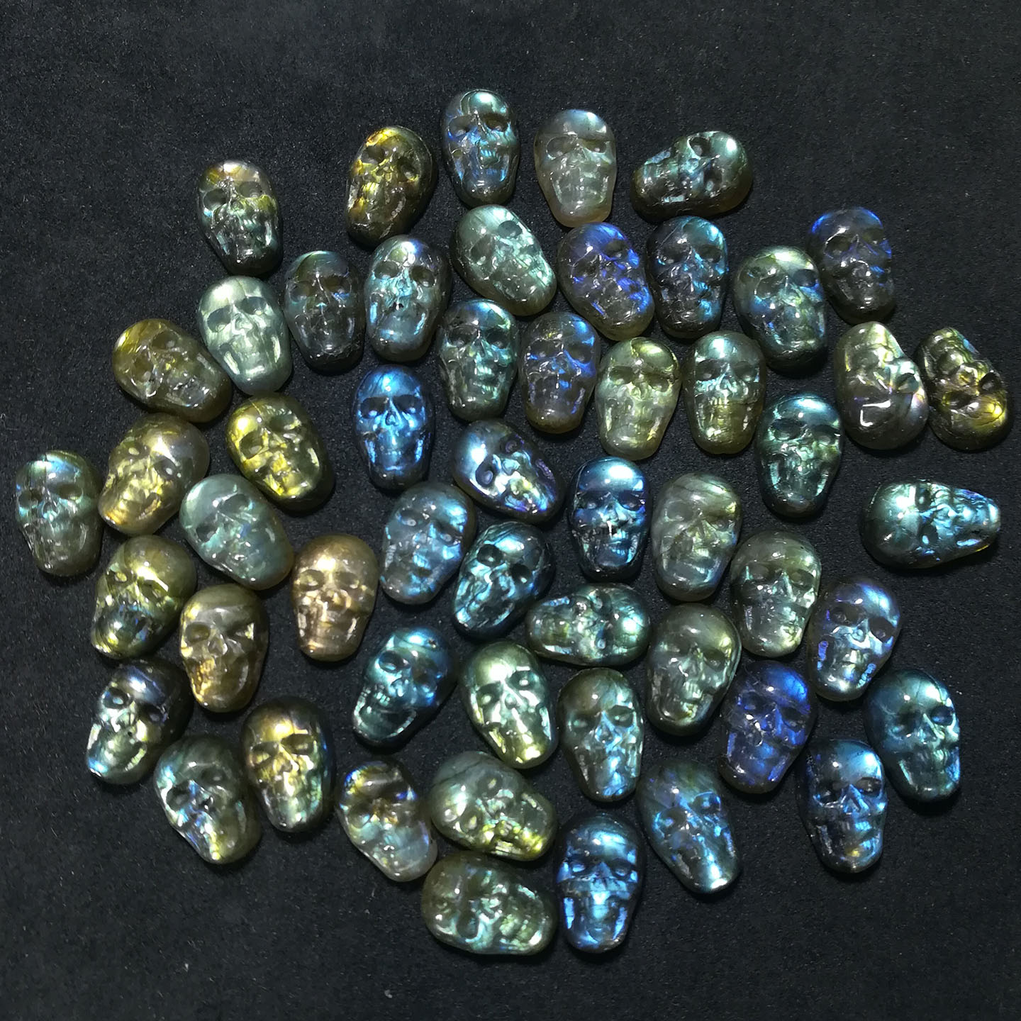 天然拉长石手工雕刻骷髅10*15mm