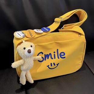 挖到一只好好看的包笑脸斜挎休闲包百搭帆布便携包男女通用出勤包