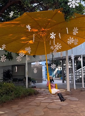 拍照出片雪花大黄伞秋千摆件装饰