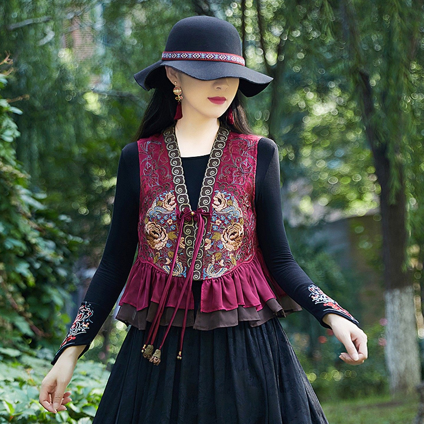 2025秋新款马甲民族风重工刺绣荷叶开衫文艺复古背心中式盘扣坎肩,女装/女士精品,上衣,淘宝优惠券,粉丝福利购,淘宝优惠卷