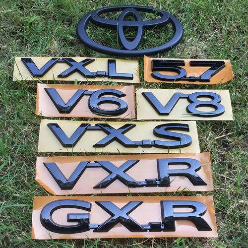 兰德酷路泽中网车标陆巡LC200霸道黑色标VXR字母标普拉多V6后尾标