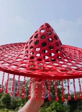 成人跳舞斗笠帽子广场舞成人流苏民族舞演出道具红色竹编舞蹈斗笠