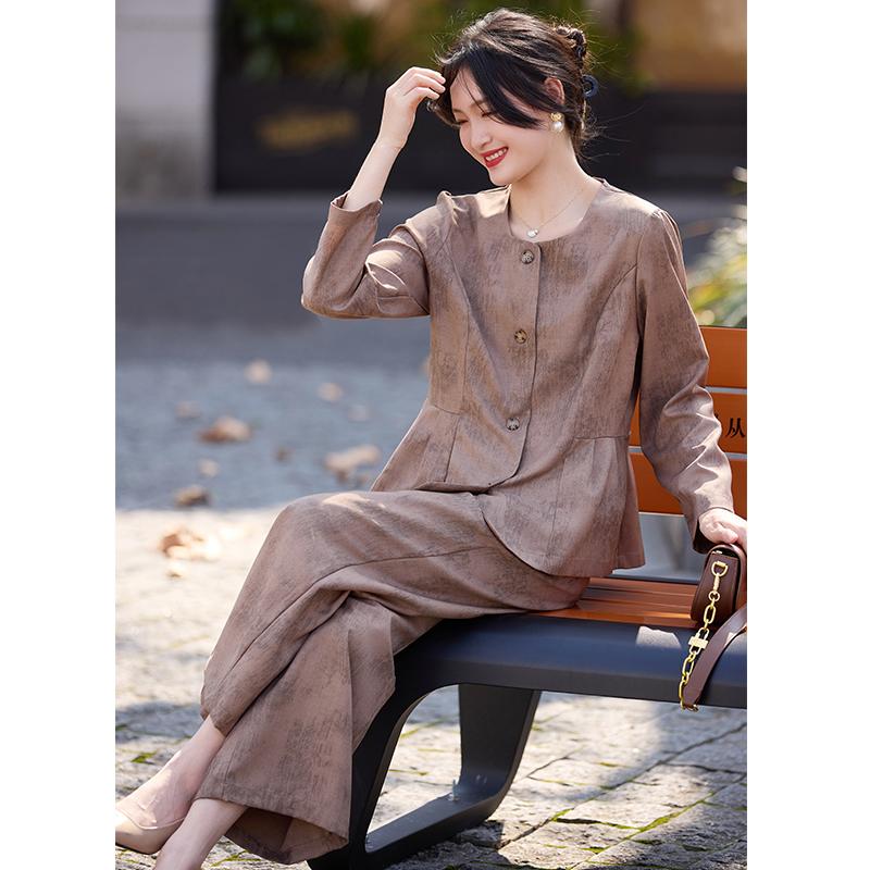 喜卉妈妈春装2025新款时尚气质外套休闲裤两件套装中老年女装衣服