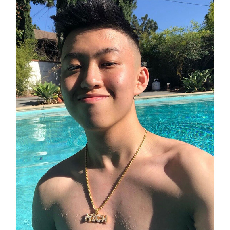区别廉价 Rich Brian 嘻哈潮牌88rising上升七哥同款吊坠项链男女
