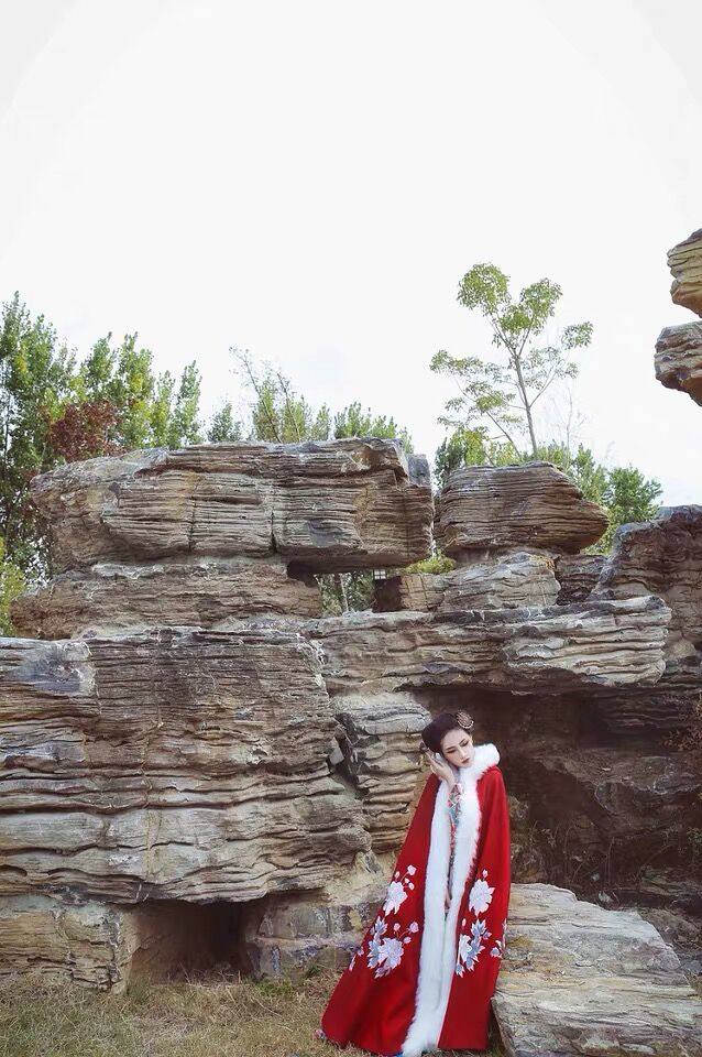 汉服如梦令红色绣花斗篷