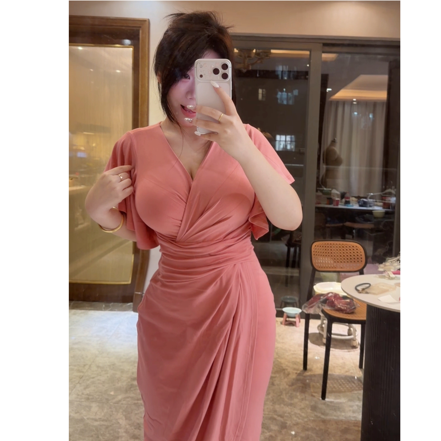 姜姜【柔曼身姿】微胖大码收腰显瘦V领连衣裙夏季褶皱设计感长裙