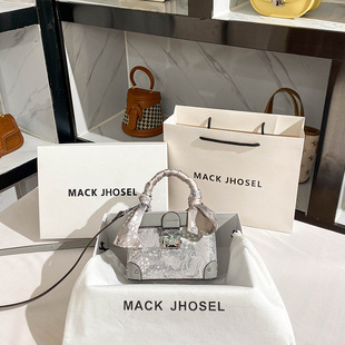 原创设计小众复古水桶包包2023刺绣手提盒子包斜挎包批发街头潮流