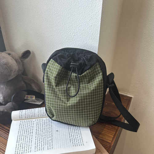 2024新款中性格纹斜挎小包包日系