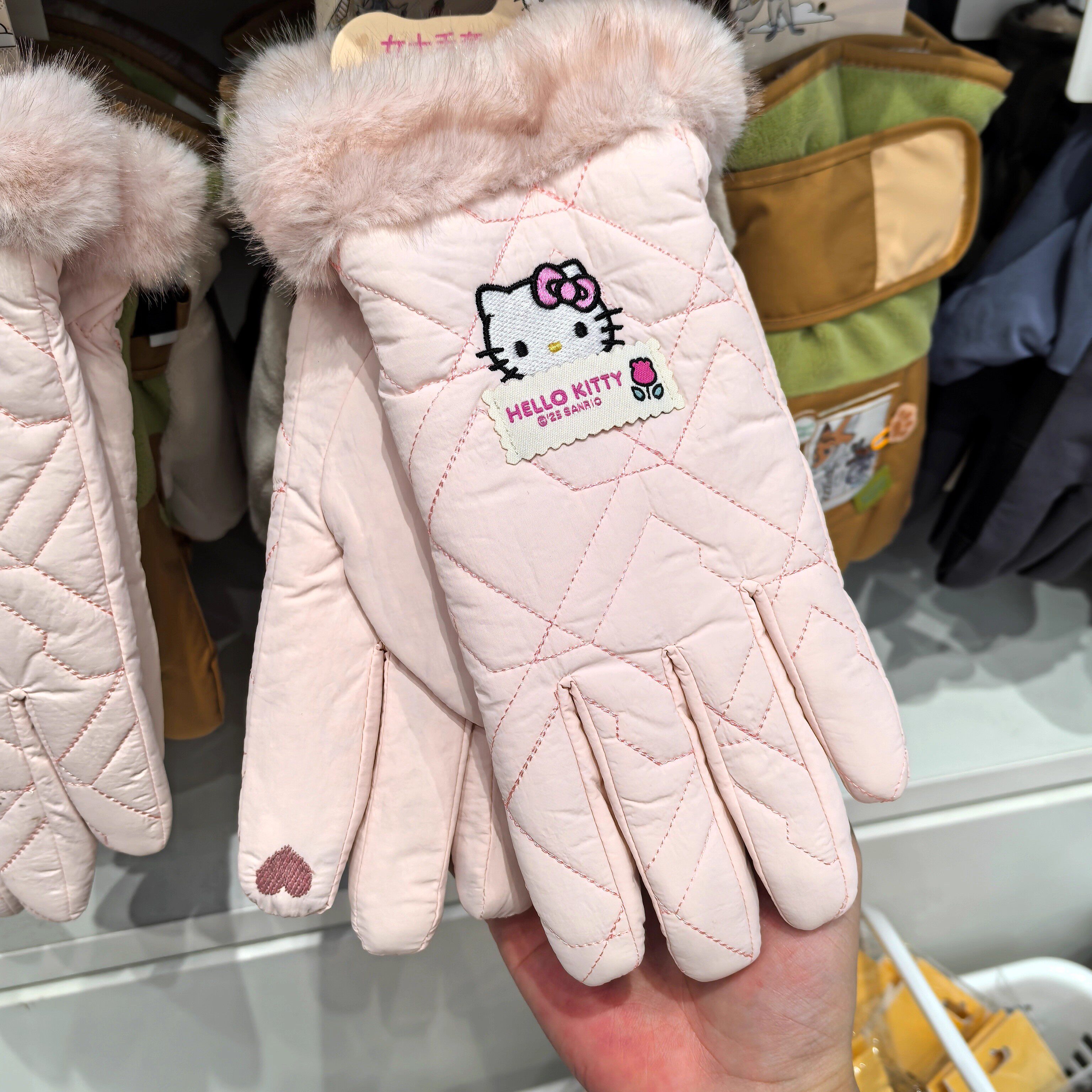 名创优品凯蒂猫系列豹纹防风手套