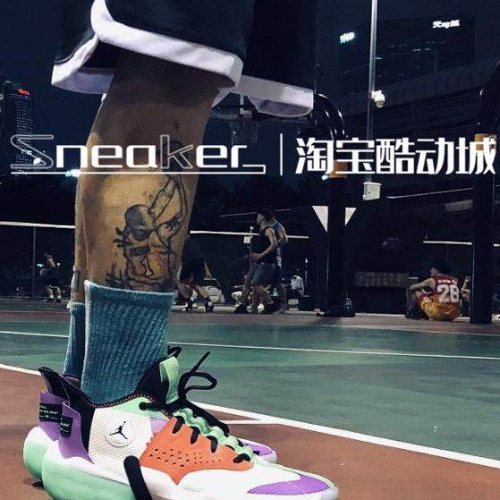 耐克男子气垫缓震篮球鞋