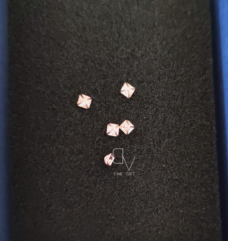 奥地利金字塔镶钻单颗手环
