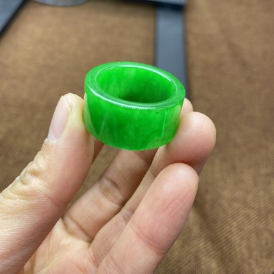 玉石大扳指男女款辣绿a货翡翠