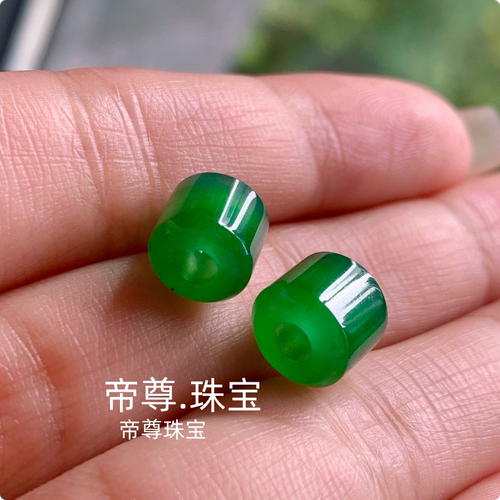 帝王绿辣绿色路路通玉石吊坠桶珠