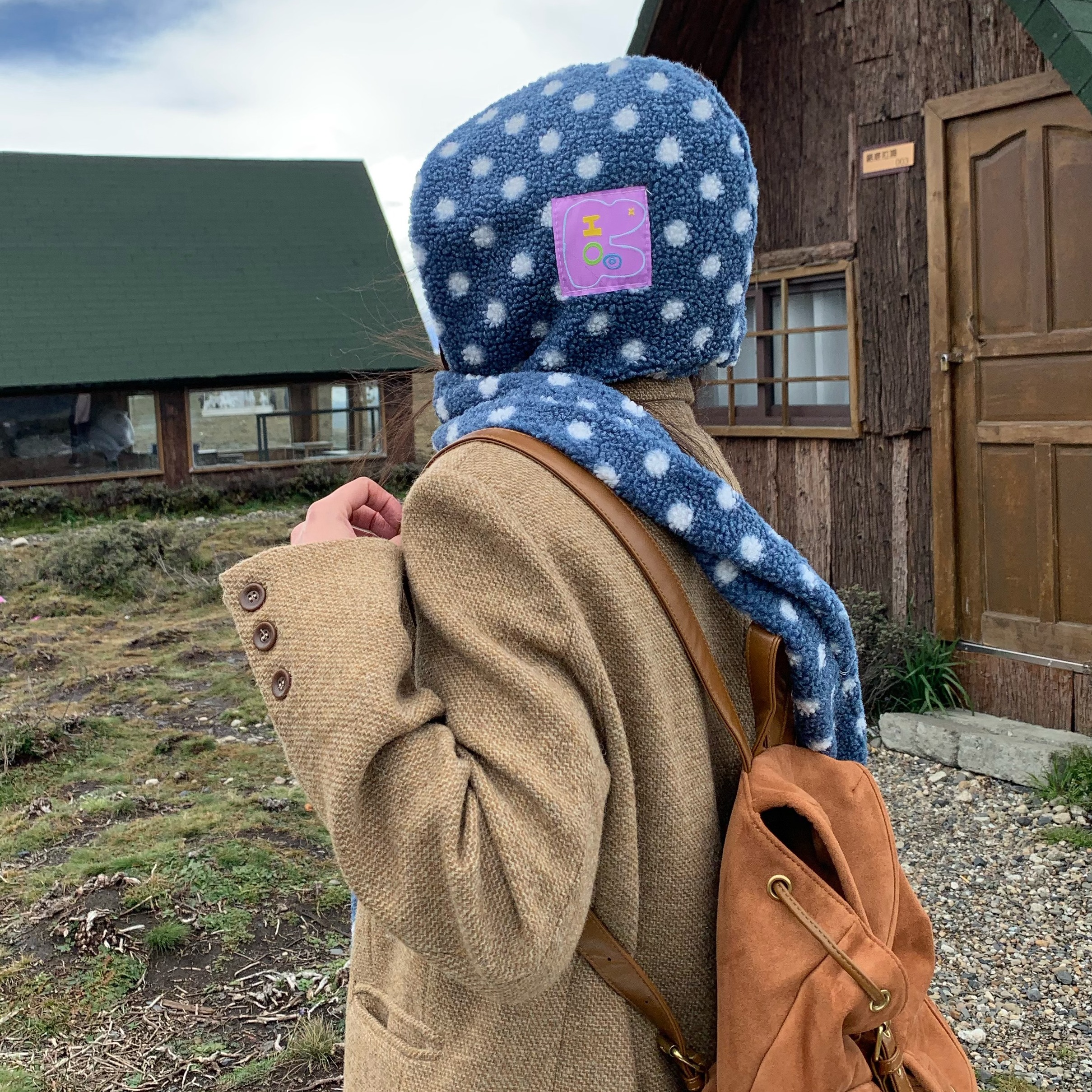 活泼俏皮~陈奶奶/波点连帽厚围巾