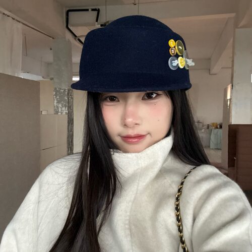 陈奶奶撞色纽扣千金风礼帽女