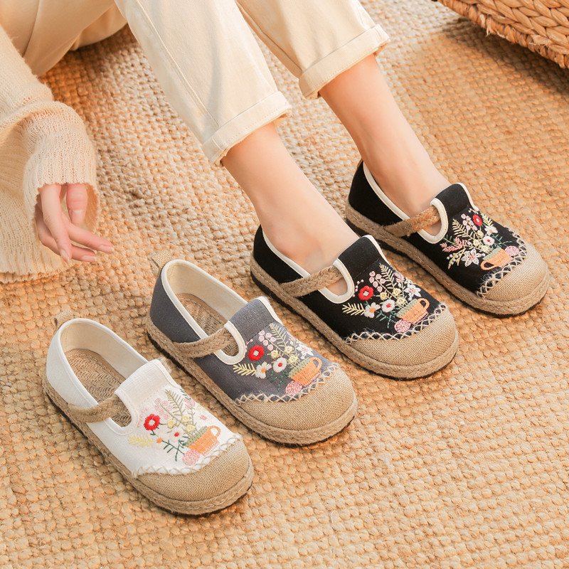 2024新款老北京布鞋民族风女鞋圆头绣花鞋休闲透气学生帆布棉麻