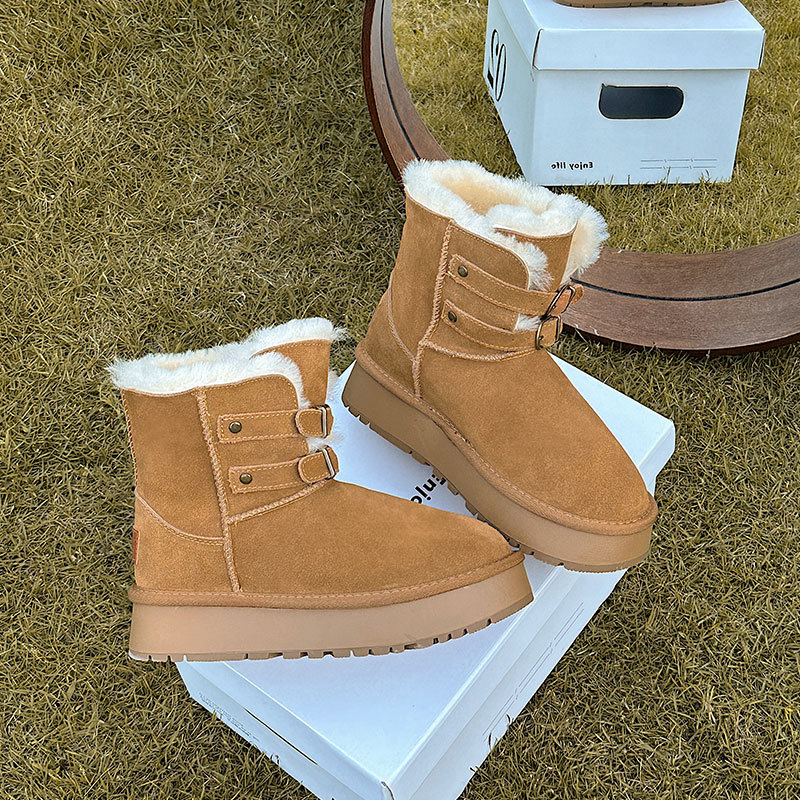 面料牛反绒，鞋口真羊毛，内里鞋垫含百分之30羊毛雪地靴女加厚款