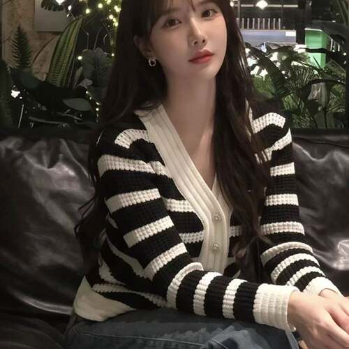 羊毛衫100秋冬款小香风条纹针织开衫女V领长袖设计感百搭毛衣外套