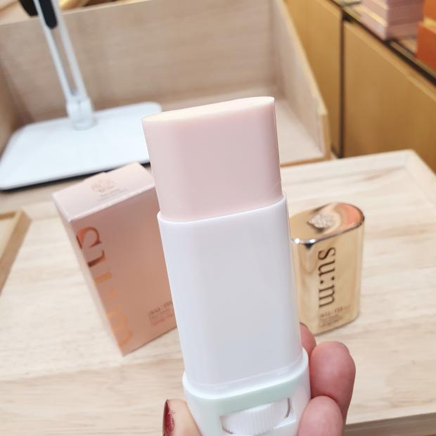 Korean counter breathing Sumi fresh fog face isolating cream sunscreen rotating stick 18G set box for easy carrying