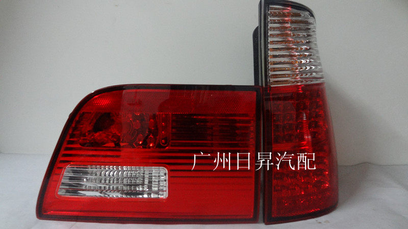 X5E533.04.05.04.4尾灯全LED