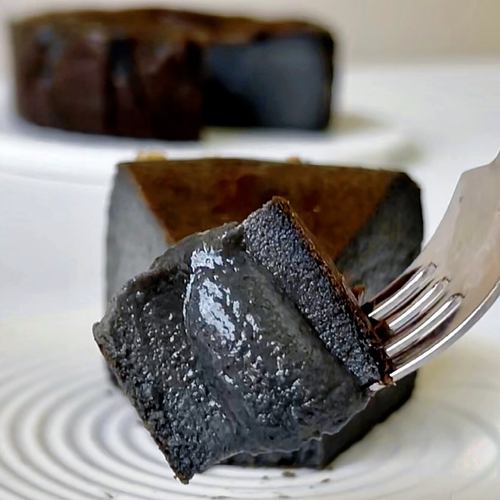 6寸黑芝麻软心巴斯克蛋糕