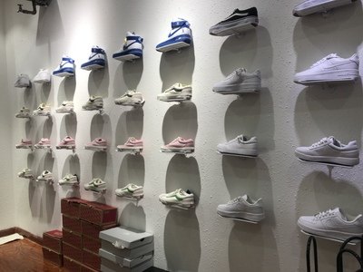 鞋店货架运动鞋专卖店鞋货架商场鞋包架上墙鞋托展示架金属托架