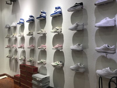 运动鞋专卖店商场展示架