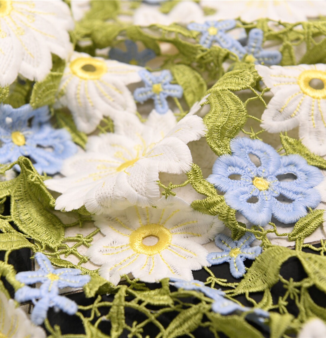 春天的雏菊花海 重工3D立体雏菊水溶蕾丝品牌面料 油画里秘密花园