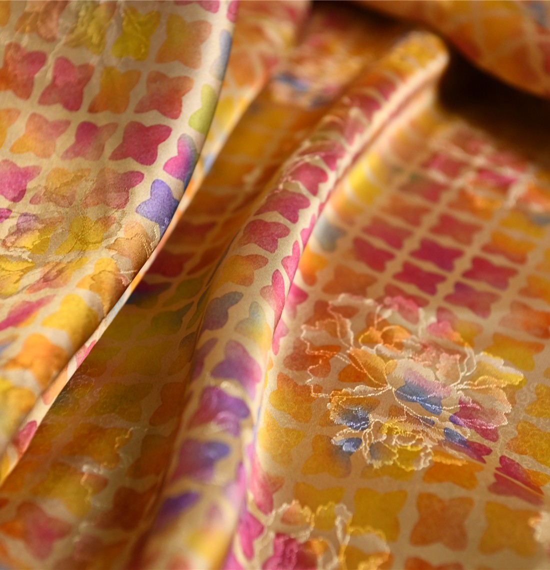 四月繁星  国产原创设计师仿红云纱提花铜氨丝35姆100铜氨丝140宽