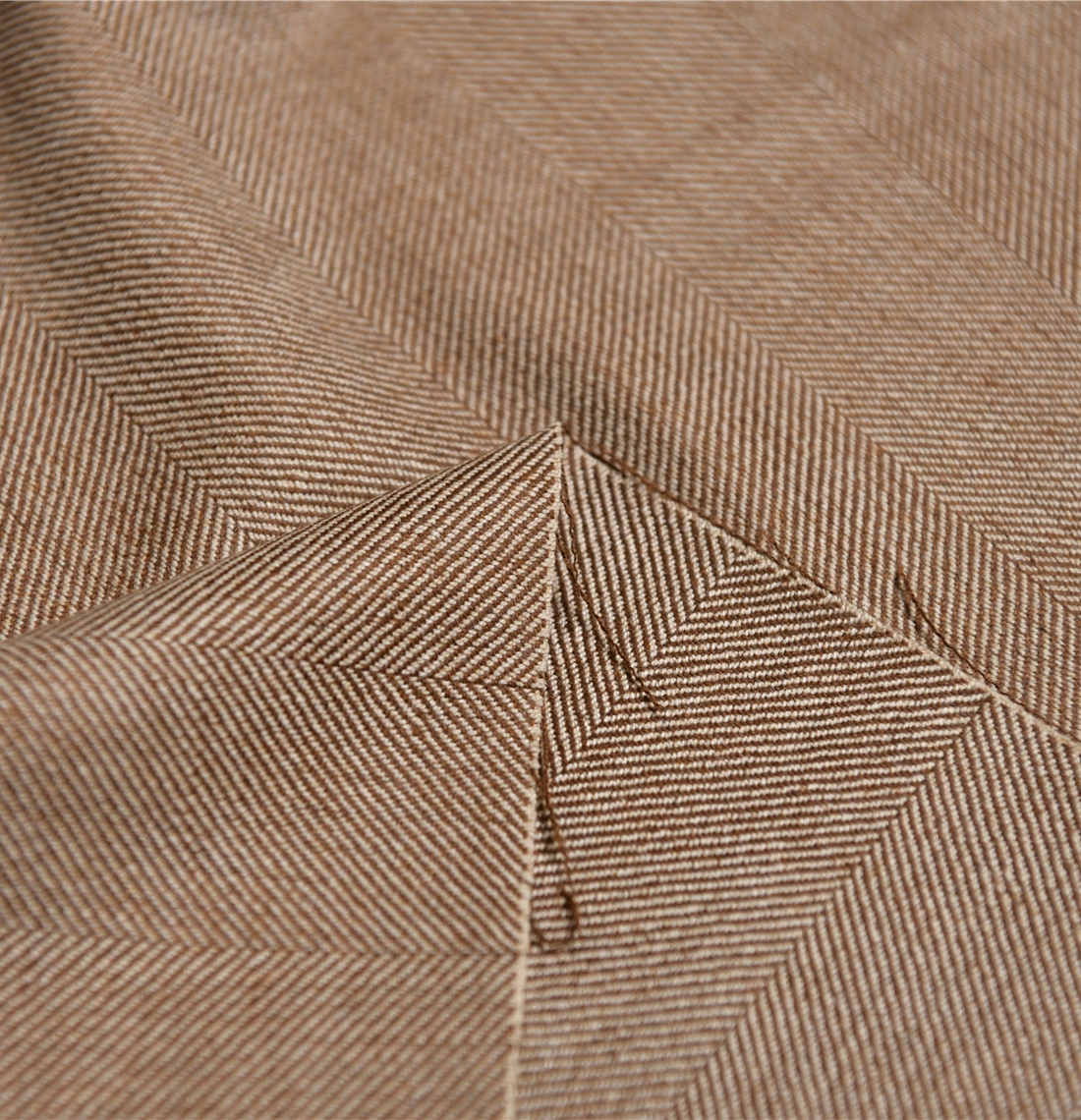 西装那些事 大牌平替外贸单 半精纺纯羊毛人字纹65姆100羊毛150宽