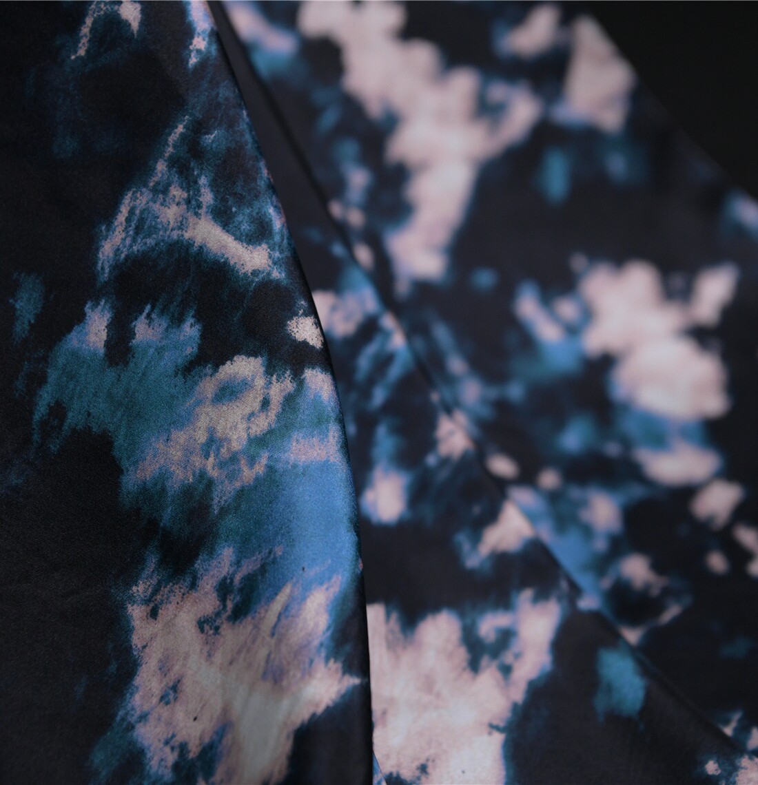 泼墨生花 艺术画工艺感真丝电力纺10姆100丝135门幅 设计师面料