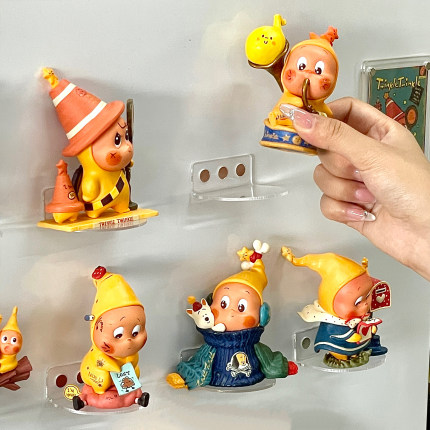 手办上墙透明亚克力冰箱贴单个小型支架入户门盲盒底座收纳展示架