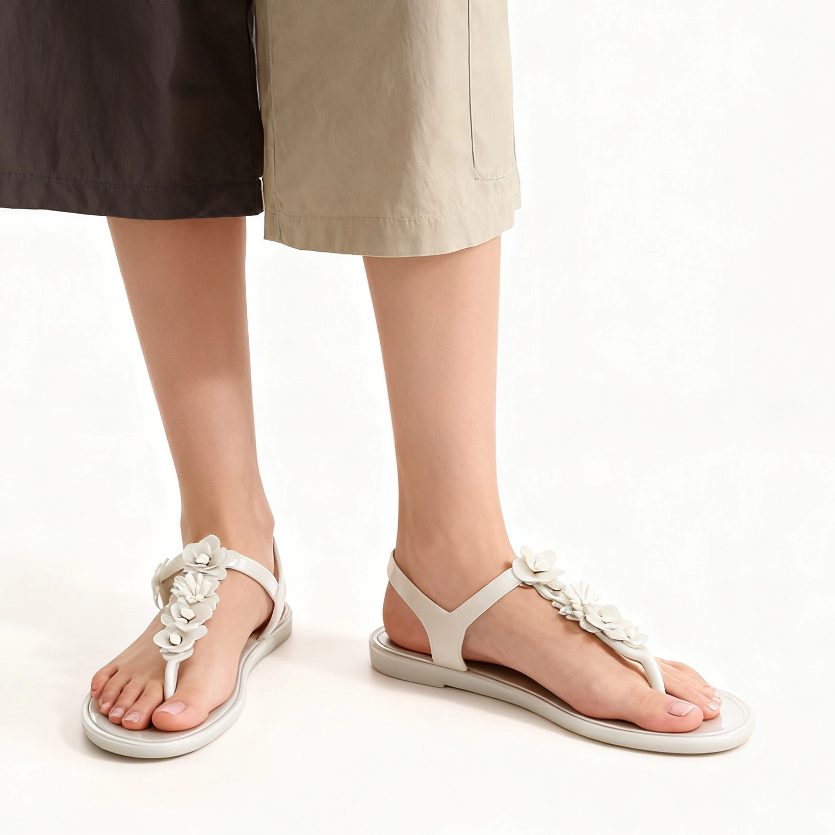 MiMi nie 新品 完美诠释夏日清甜！25ss 花饰夹趾平底凉鞋女