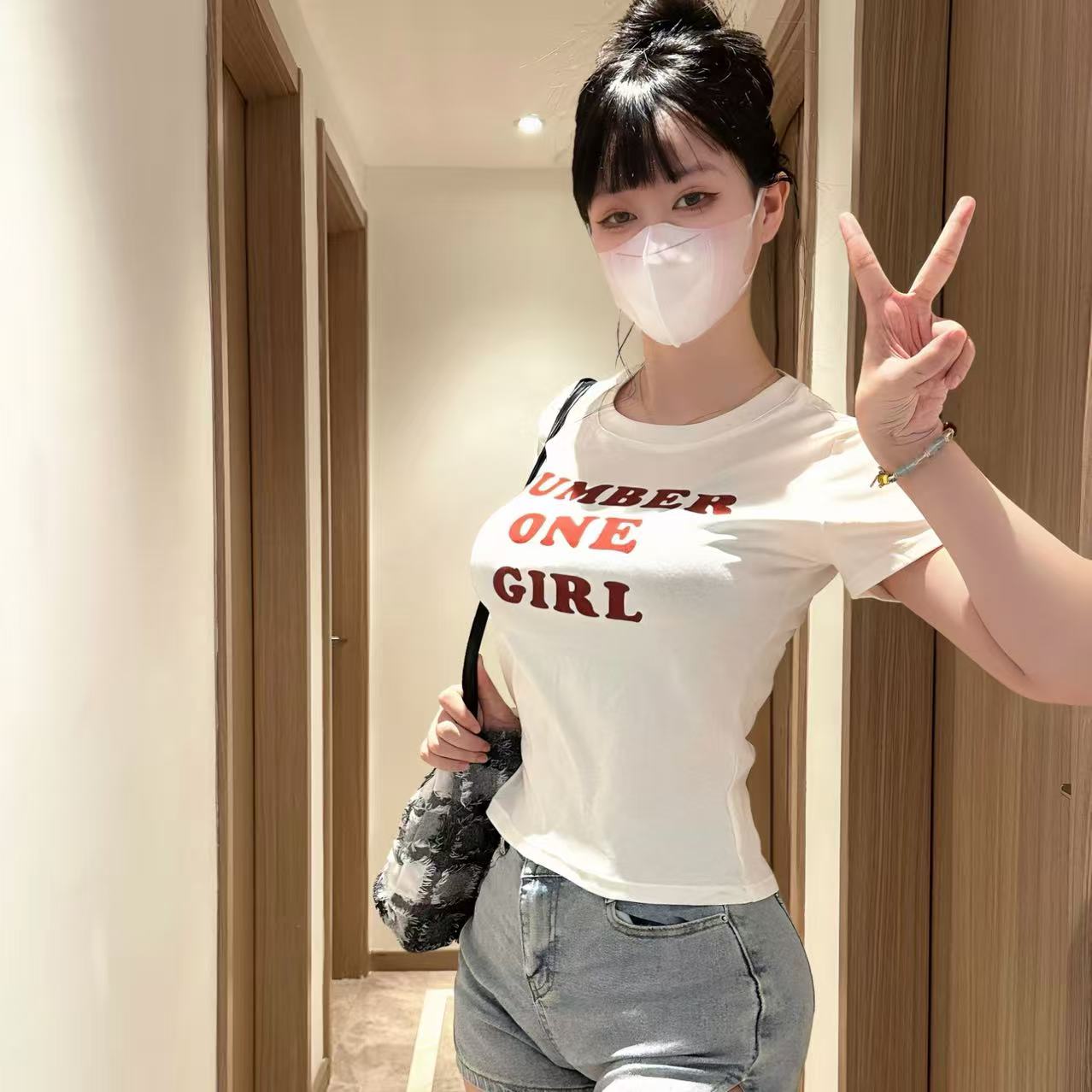 圆领设计感正肩短袖t恤女夏季纯欲辣妹修身显瘦别致短款上衣ins潮