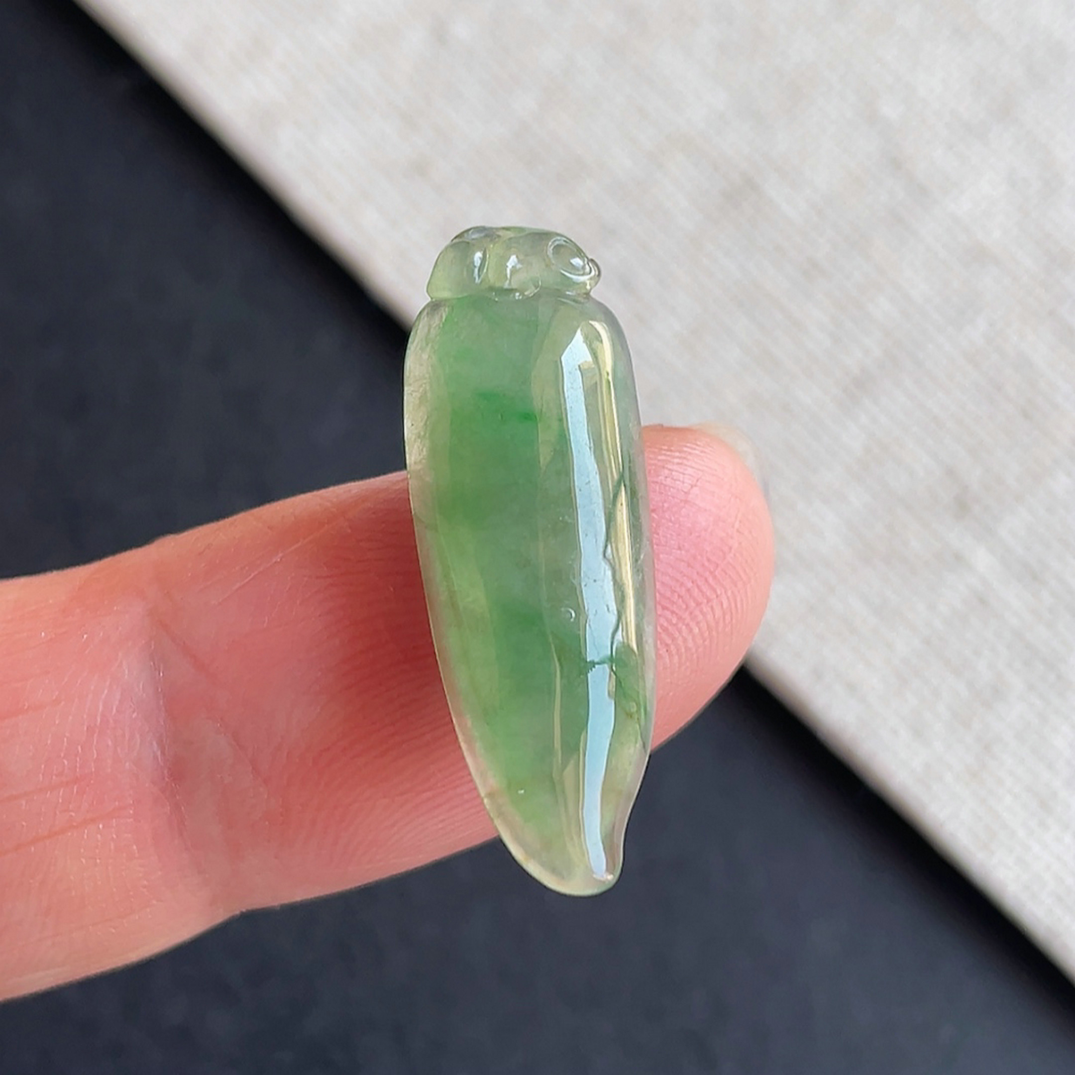 天然翡翠A货冰种满绿福瓜吊坠