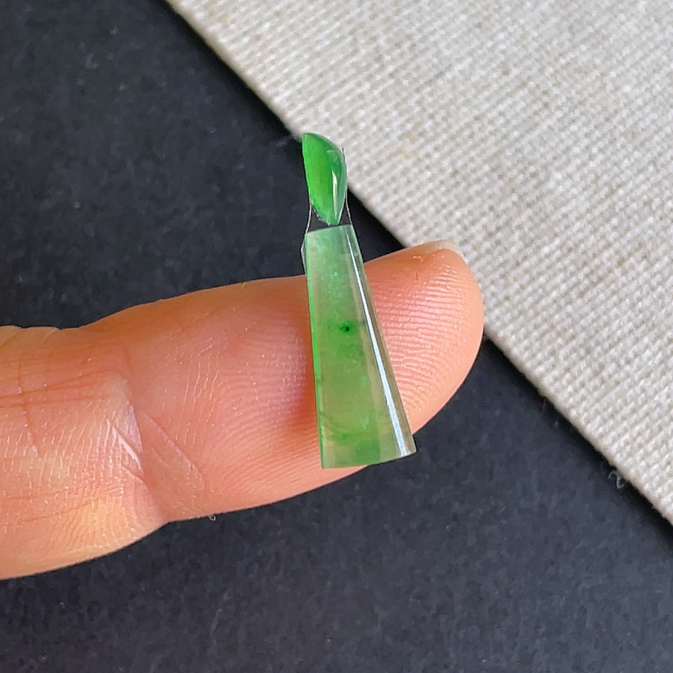 天然翡翠a货冰种阳绿素面戒面一套 缅甸玉石送证书 金晶翡翠