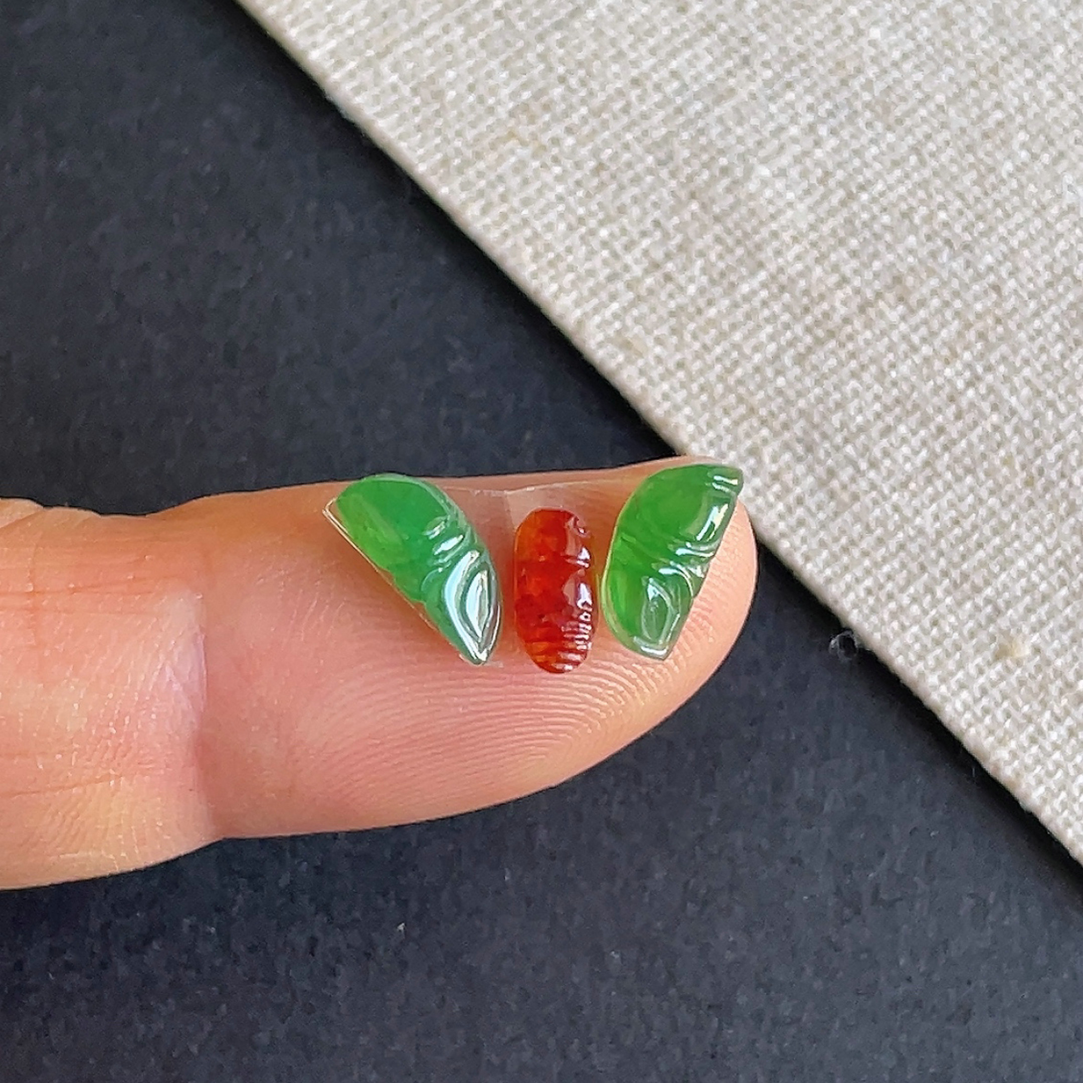 缅甸天然a货翡翠老坑冰种阳绿红翡蝴蝶一套 带鉴定证书~金晶翡翠