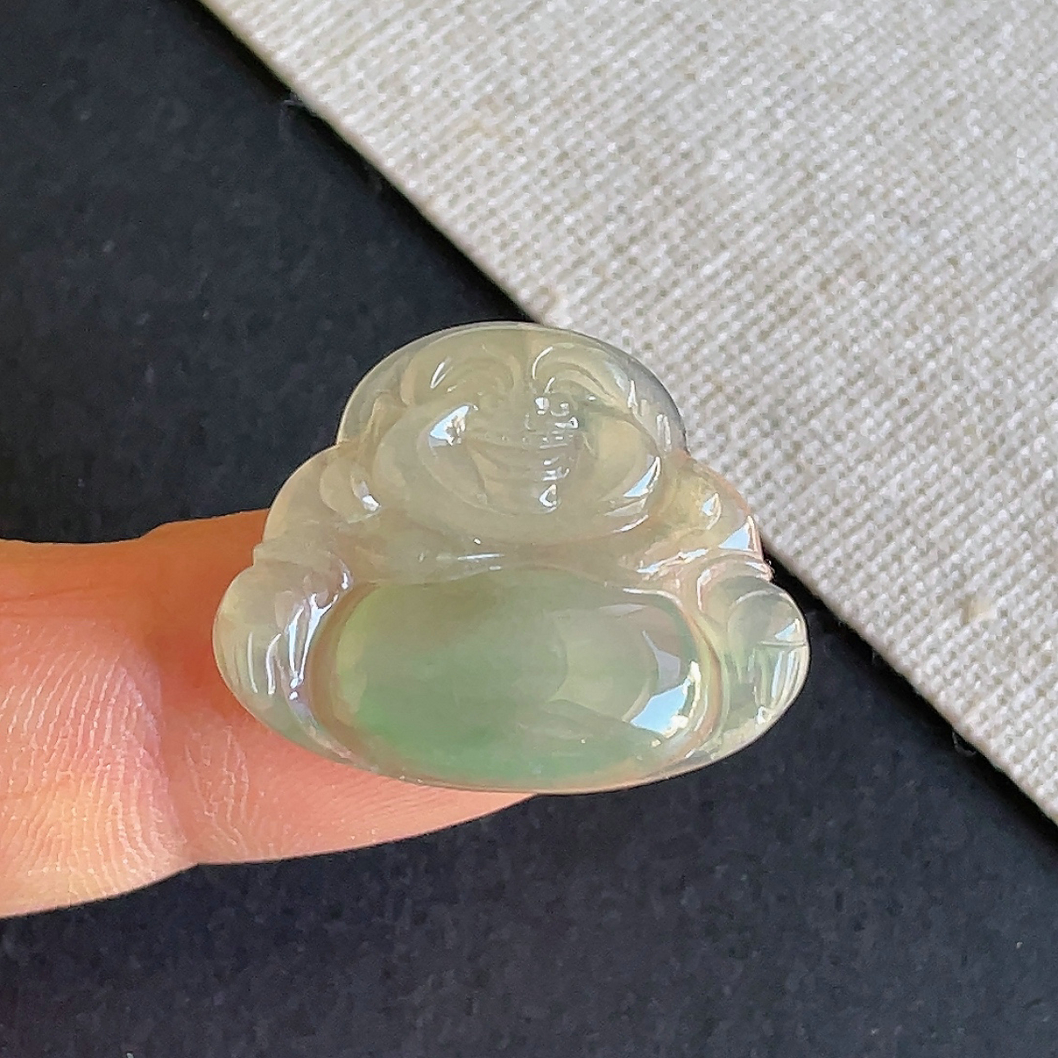 天然缅甸翡翠冰糯种飘绿佛公吊坠