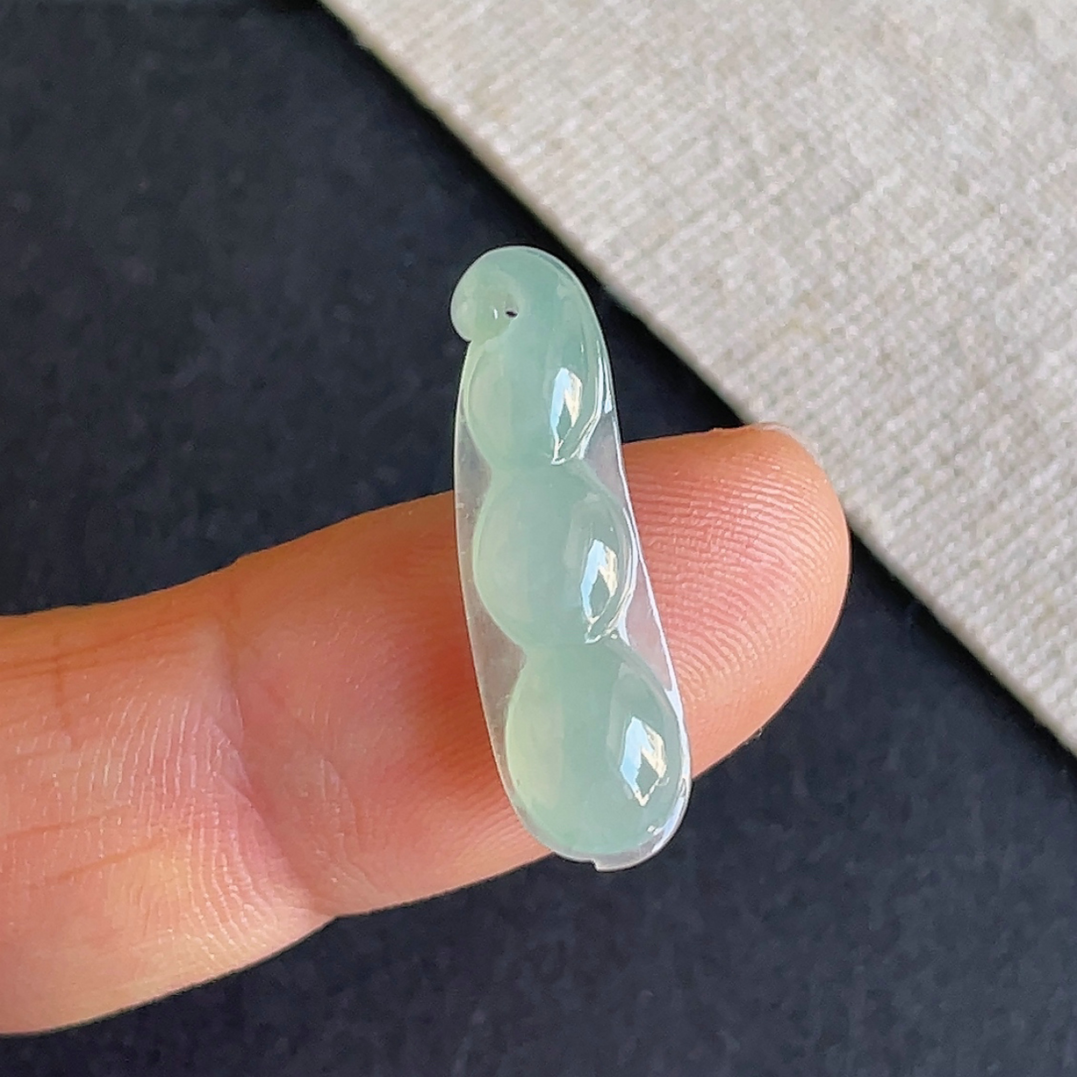 天然翡翠a货老坑冰种四季豆吊坠