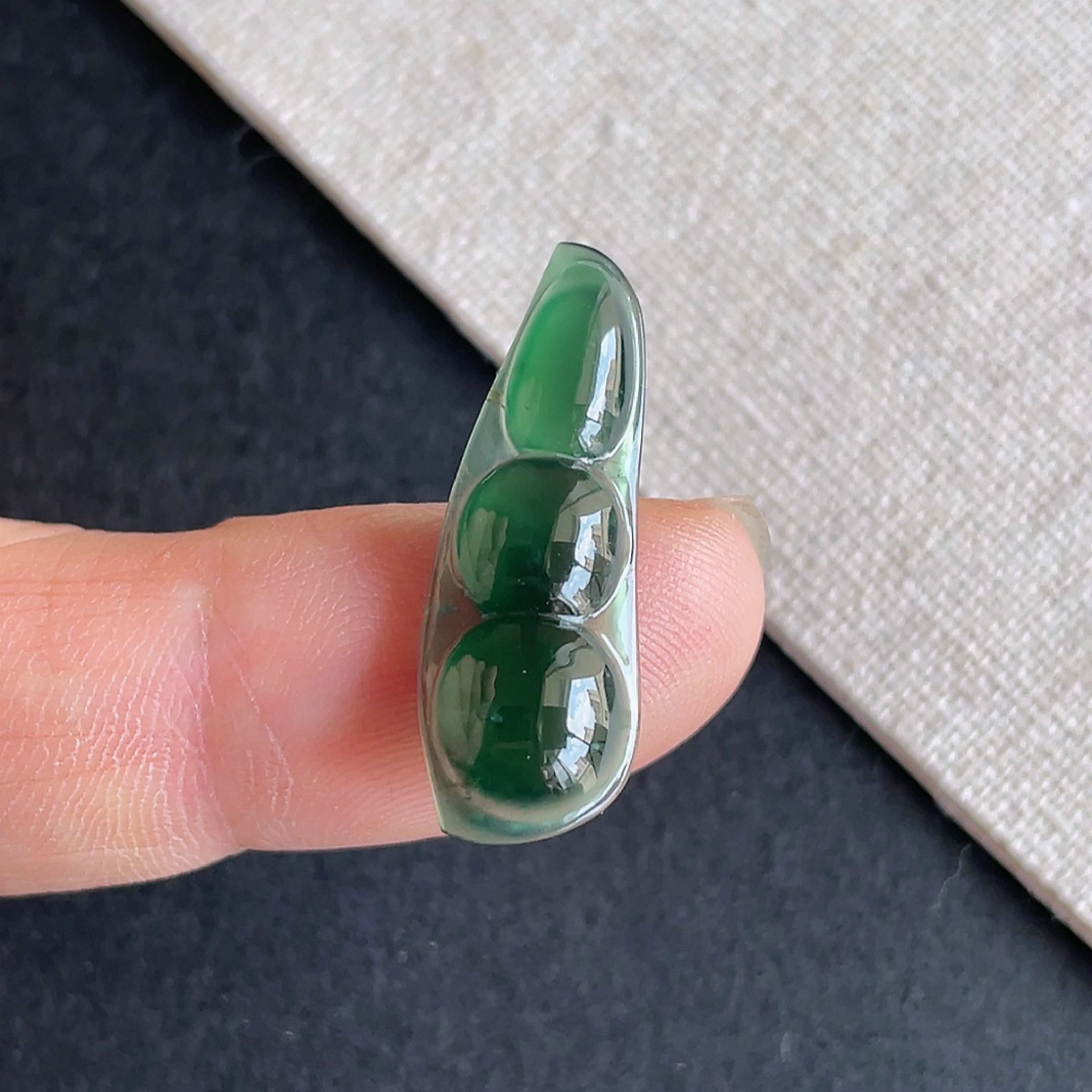 冰种老坑蓝水绿翡翠四季豆吊坠