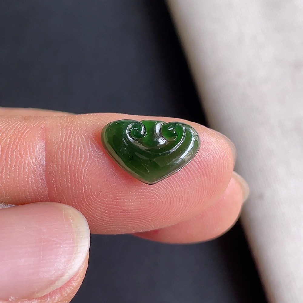 0908-3天然老坑冰种辣绿如意戒面 翡翠A货送证书～金晶翡翠